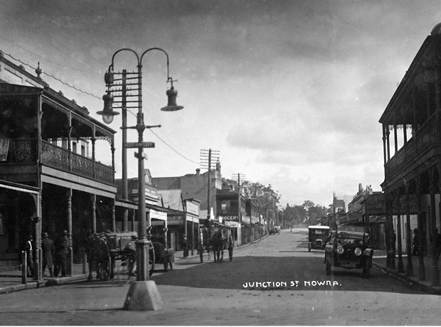 Mix of motorised and horse drawn traffic on Junction Street Nowra